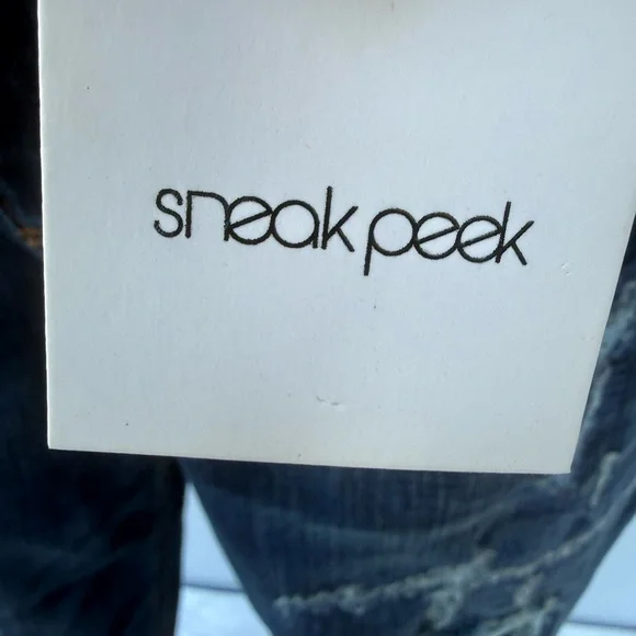 Sneak Peek Sexy Boyfriend High Rise Distressed Cropped Jeans Size 7/Medium - Picture 2 of 12